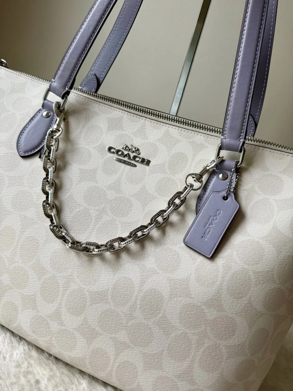 Coach Gallery Tote in leather / signature canvas with chain charm - Picture 3 of 12